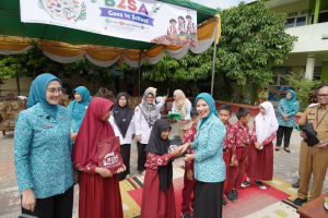 Ketua TP PKK Pangkalpinang Dorong Pola Konsumsi B2SA Sejak Dini Melalui Program Goes to School