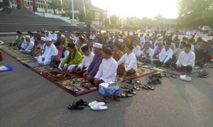 Wali Kota Pangkalpinang Bersama Warga Panjatkan Doa Lewat Salat Istisqa