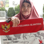 Warga Kelompok Rentan di Pangkal Pinang Terima Bantuan KKS dan PKH