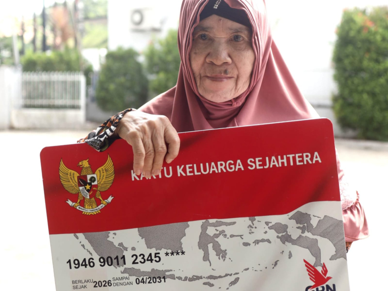 Warga Kelompok Rentan di Pangkal Pinang Terima Bantuan KKS dan PKH